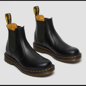 COPY - new never worn doc martens chelsea boot size US 9